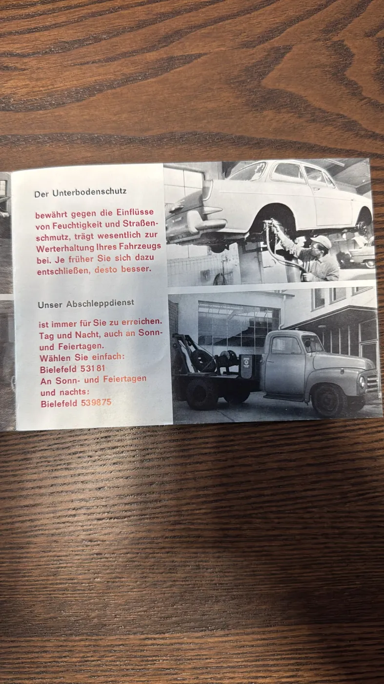 Broschüren-Seite zum Unfallschutz mit historischen Werkstattfotos